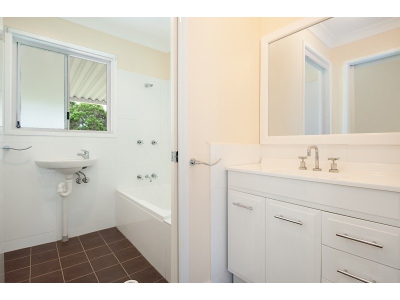 5 Kurraba Parade, Berkeley Vale NSW 2261