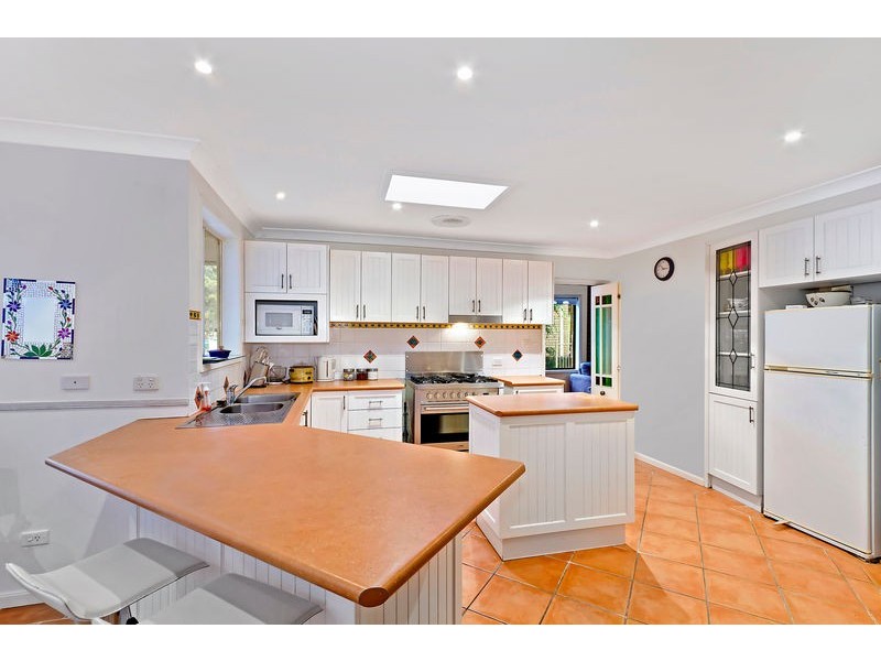 6 Pasadena Ave, Bateau Bay NSW 2261