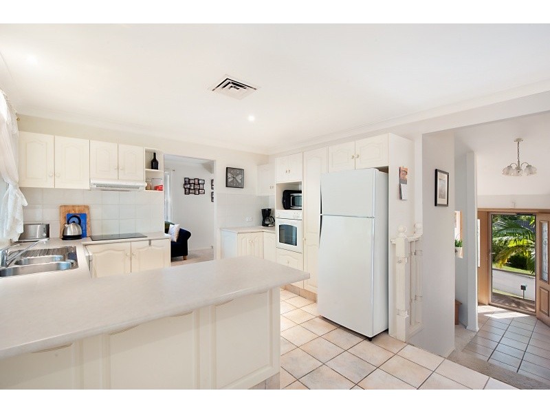 16 Deloraine Gln, Mardi NSW 2259