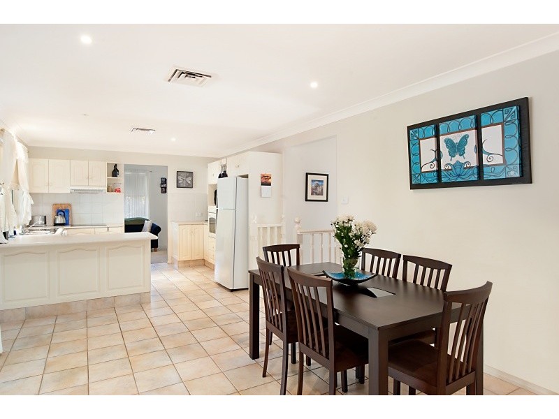 16 Deloraine Gln, Mardi NSW 2259