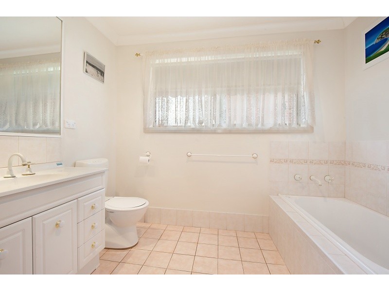 16 Deloraine Gln, Mardi NSW 2259