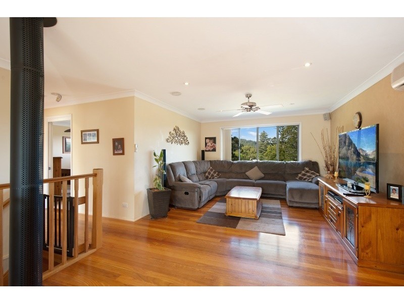 16 Kimpton Place, Wyoming NSW 2250