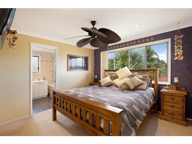 16 Kimpton Place, Wyoming NSW 2250