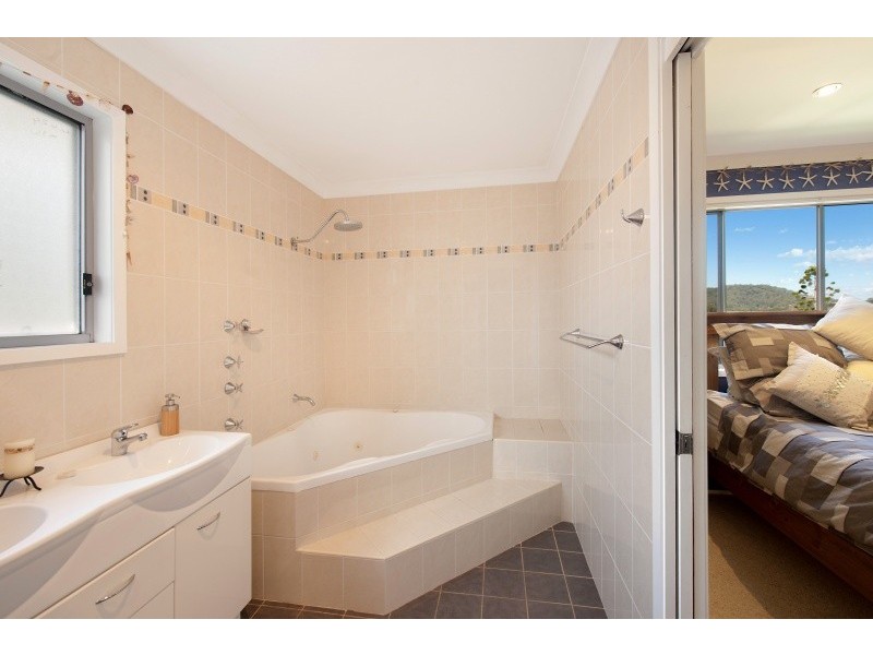 16 Kimpton Place, Wyoming NSW 2250