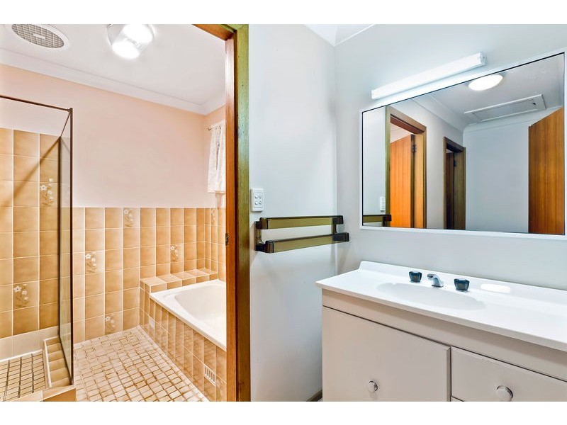 50 Kipling Drive, Bateau Bay NSW 2261