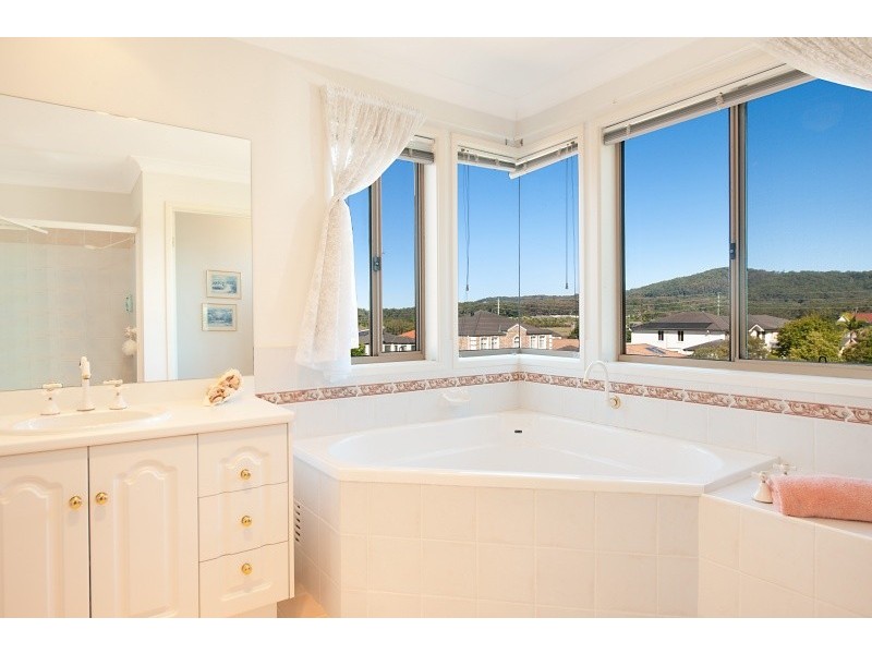 2 Thornbill Grove, Tumbi Umbi NSW 2261