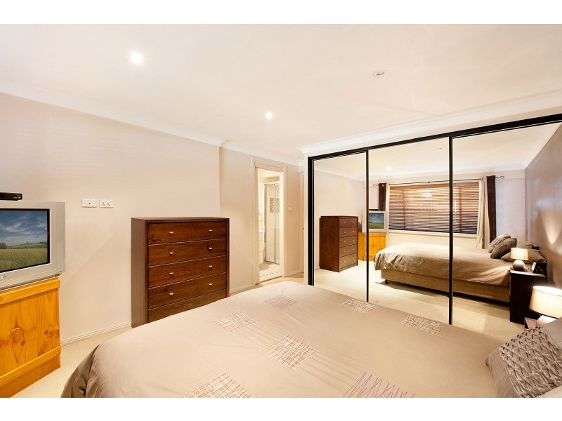 27 Roger Crescent, Berkeley Vale NSW 2261