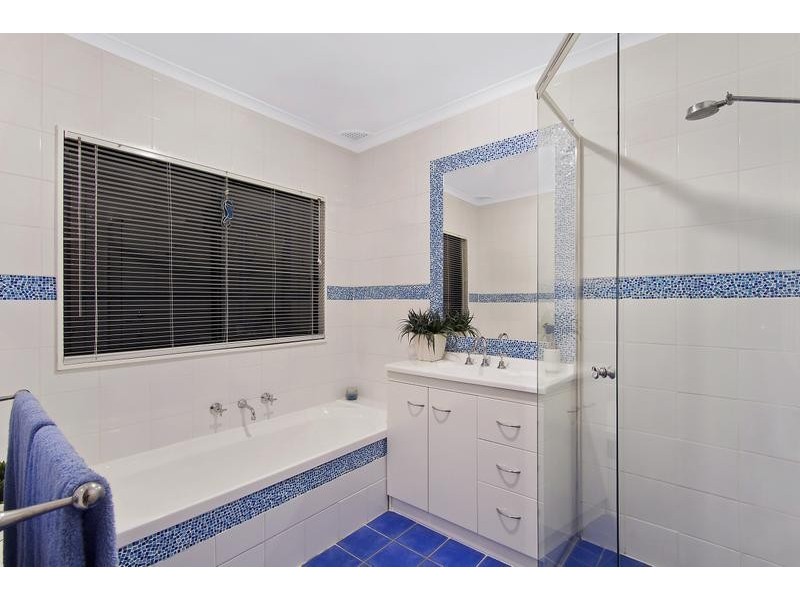 11 Blenheim Avenue, Berkeley Vale NSW 2261