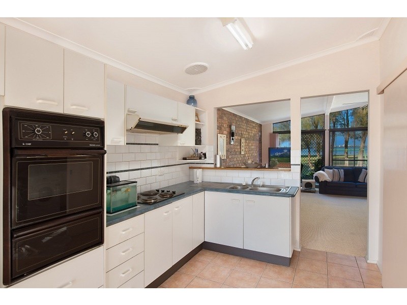 353 Lakedge Ave, Berkeley Vale NSW 2261