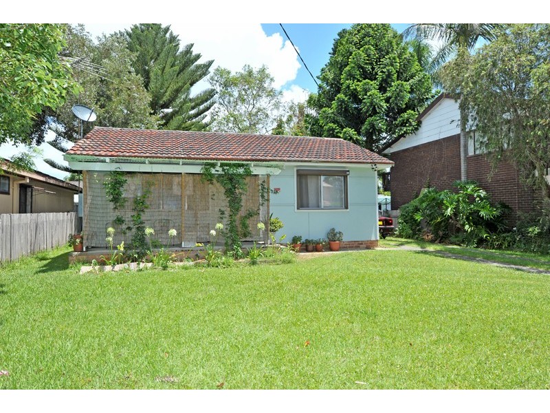 82 Lakedge Avenue, Berkeley Vale NSW 2261