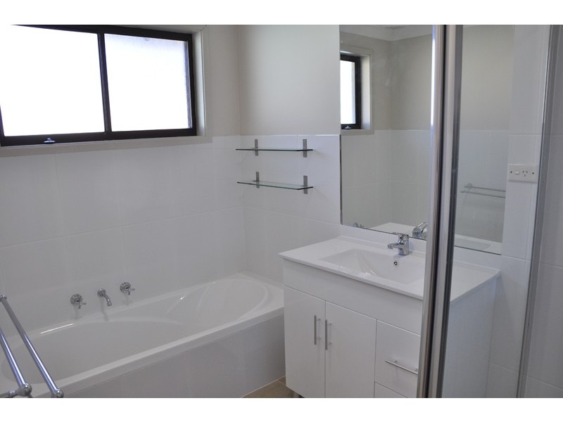 20 Blenheim Avenue, Berkeley Vale NSW 2261