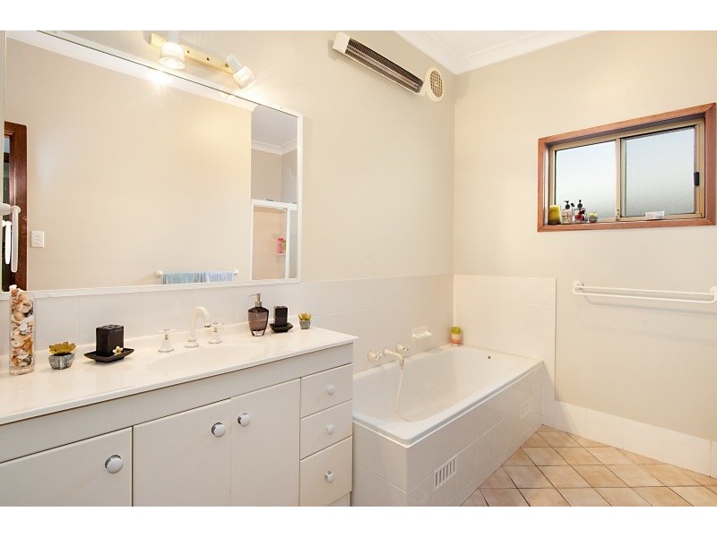 42 Kurraba Parade, Berkeley Vale NSW 2261