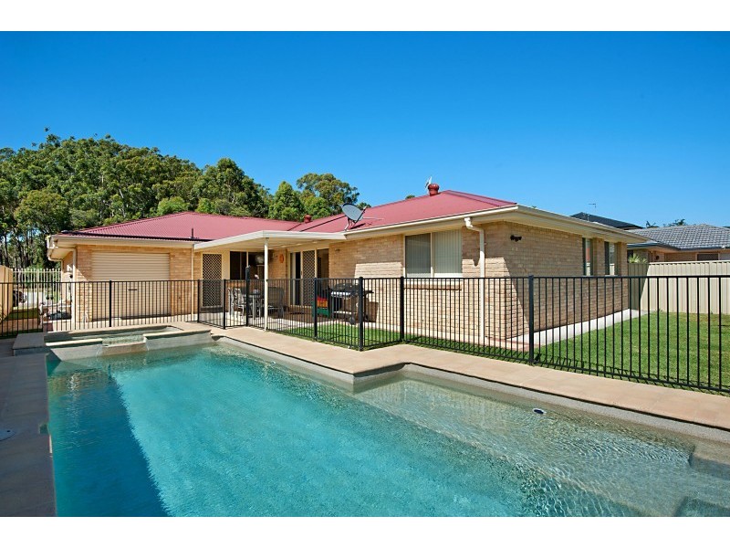 18 Blue Crane Cl, Tumbi Umbi NSW 2261