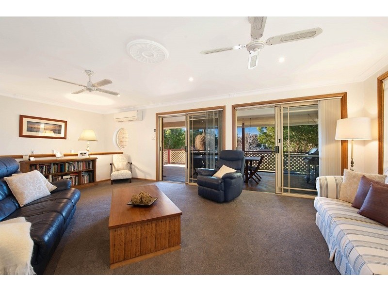 40 Lakedge Avenue, Berkeley Vale NSW 2261