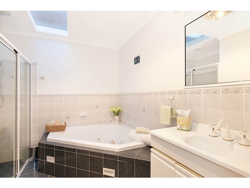 40 Lakedge Avenue, Berkeley Vale NSW 2261