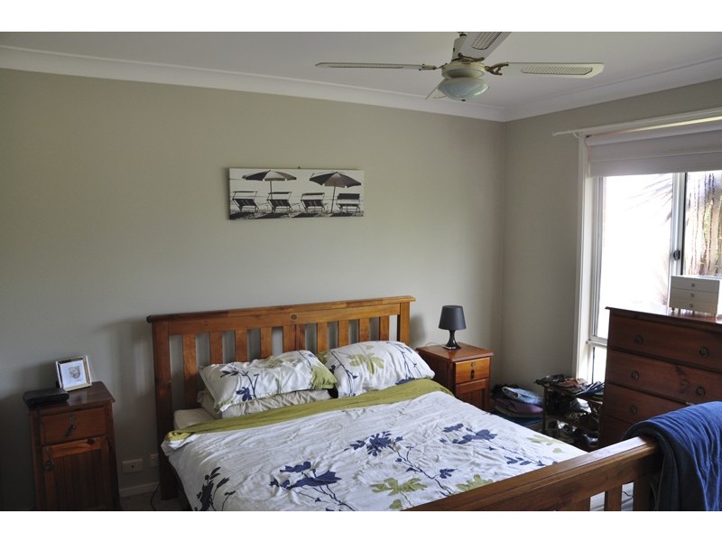 17 Castlereagh Crescent, Bateau Bay NSW 2261