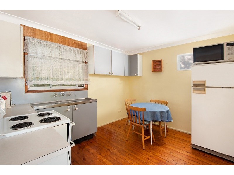 31 St James Ave, Berkeley Vale NSW 2261