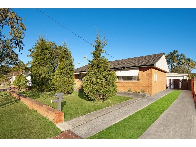 11 Elewa Ave, Bateau Bay NSW 2261