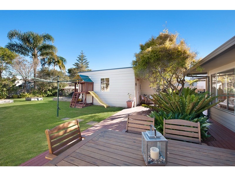 11 Elewa Ave, Bateau Bay NSW 2261