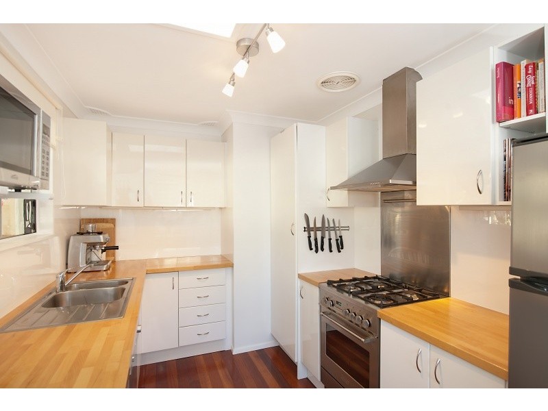 11 Elewa Ave, Bateau Bay NSW 2261