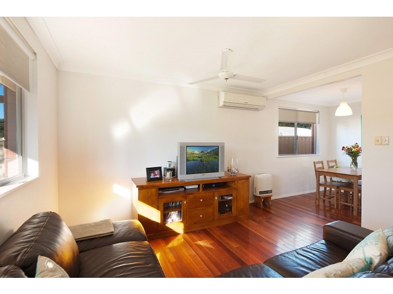 11 Elewa Ave, Bateau Bay NSW 2261