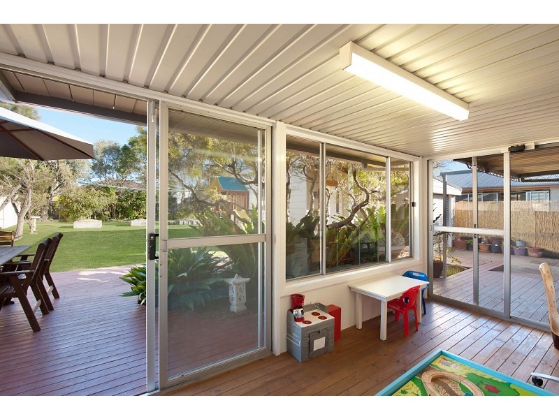 11 Elewa Ave, Bateau Bay NSW 2261