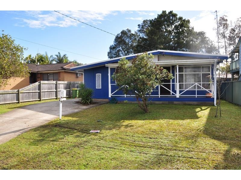 7 Black Swan Street, Berkeley Vale NSW 2261