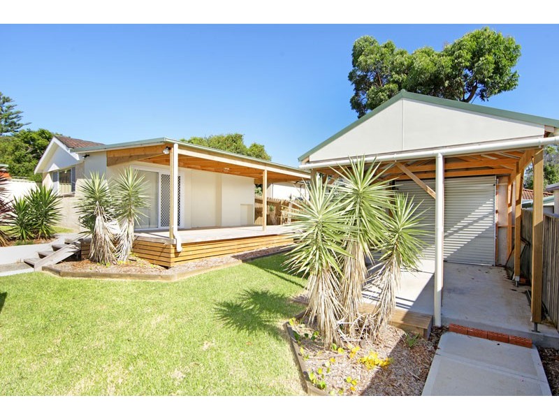 25 Barry St, Bateau Bay NSW 2261