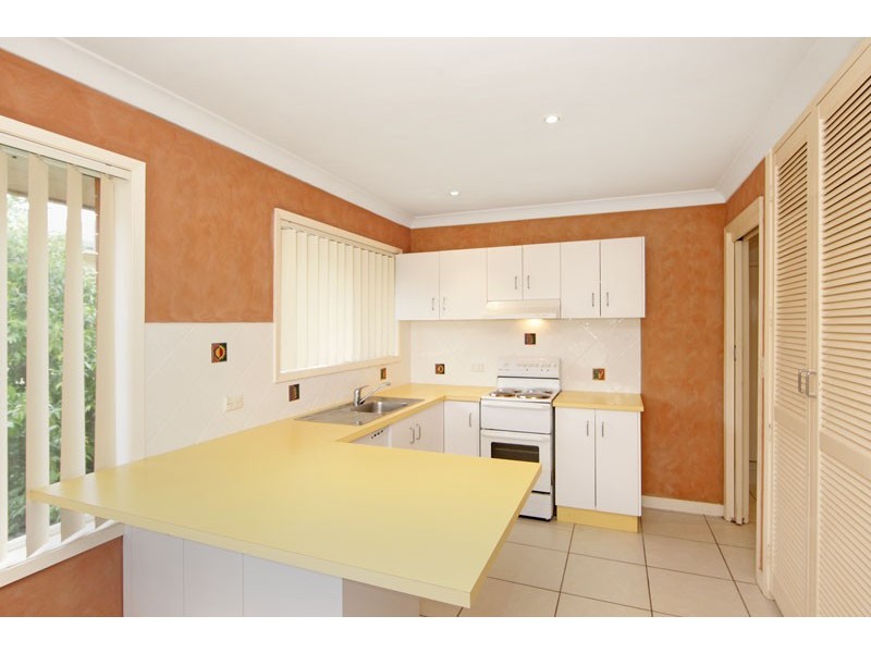 25 Barry St, Bateau Bay NSW 2261