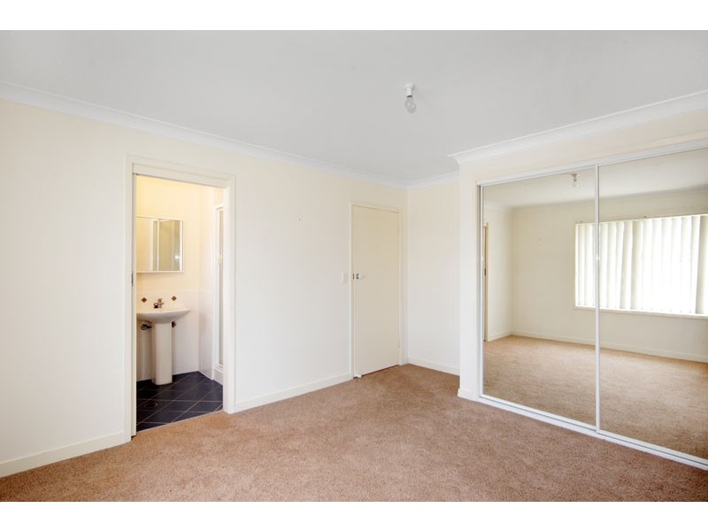 25 Barry St, Bateau Bay NSW 2261