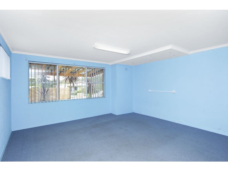 25 Barry St, Bateau Bay NSW 2261