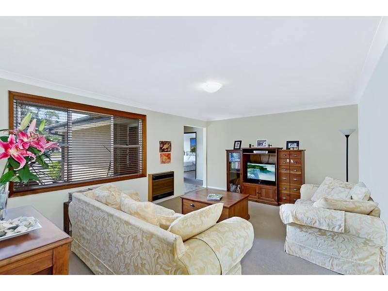 6 Compass Close, Bateau Bay NSW 2261