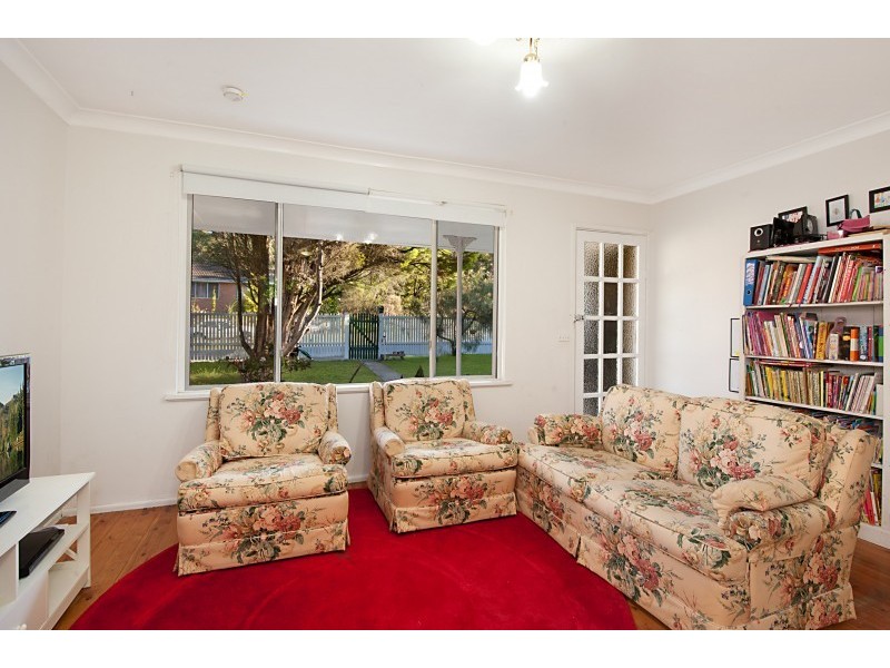 99 Albatross Road, Berkeley Vale NSW 2261