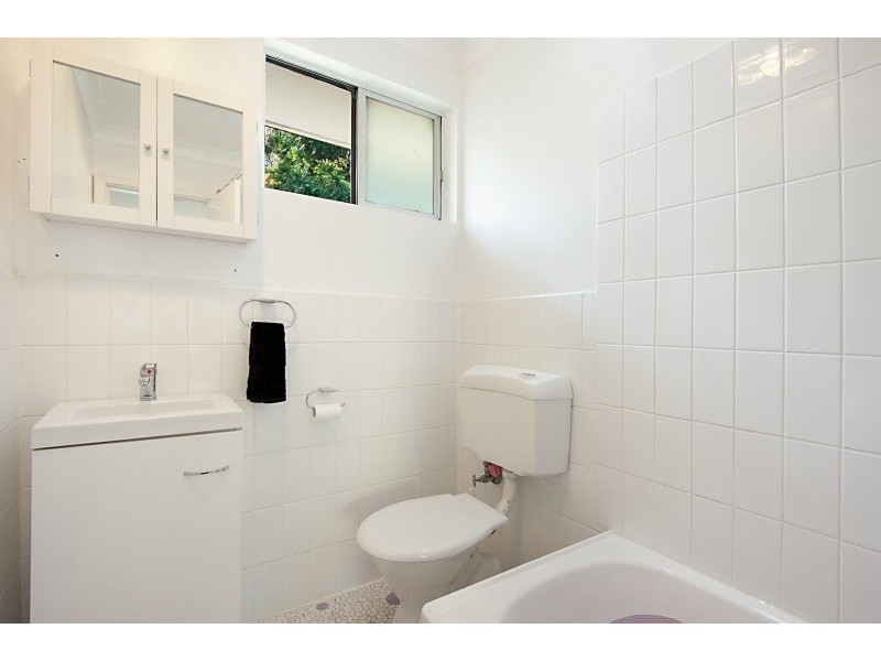 99 Albatross Road, Berkeley Vale NSW 2261