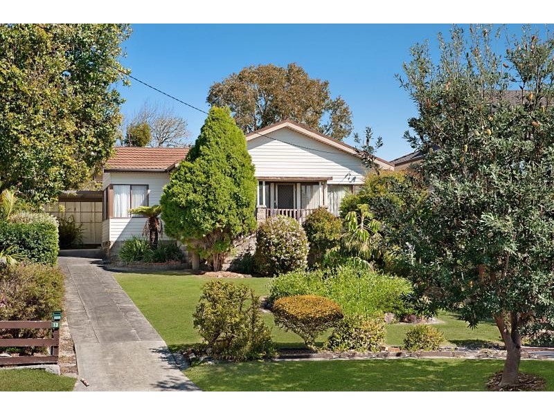 13 Yeddenba Ave, Blue Bay NSW 2261