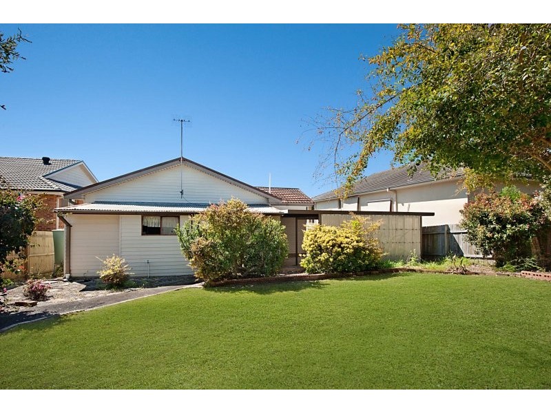 13 Yeddenba Ave, Blue Bay NSW 2261