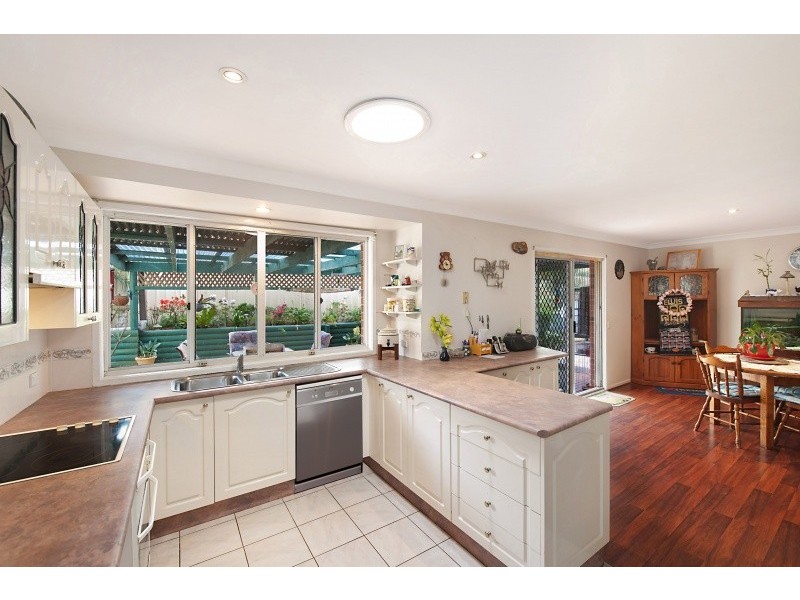 8 Oakehampton Court, Bateau Bay NSW 2261