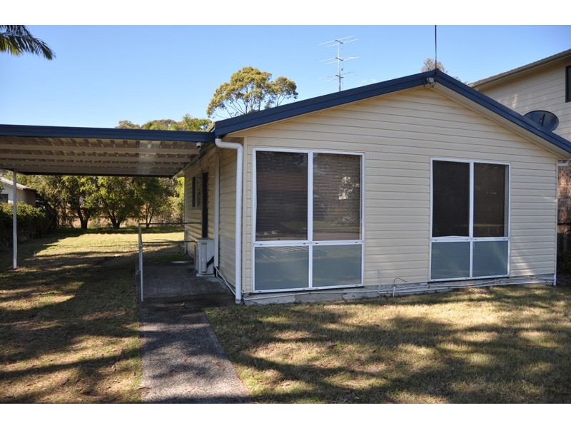 20 Windsor Road, Berkeley Vale NSW 2261