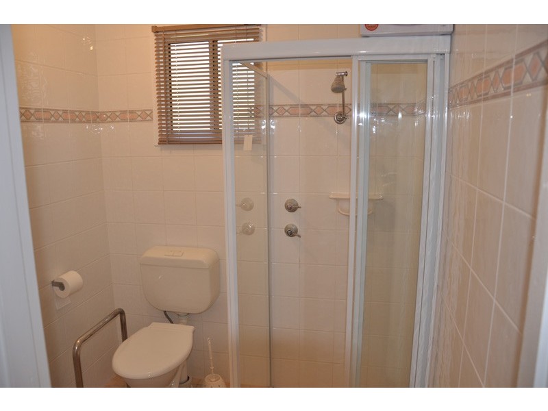 20 Windsor Road, Berkeley Vale NSW 2261