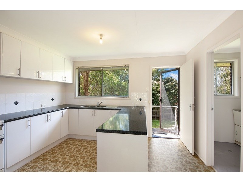 11 Donegal Road, Berkeley Vale NSW 2261