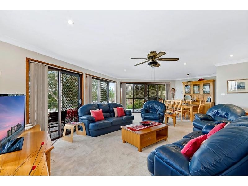 38 Promenade Avenue, Bateau Bay NSW 2261