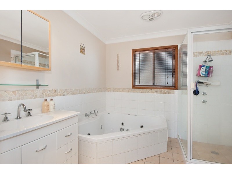 8 Chetwynd Avenue, Berkeley Vale NSW 2261