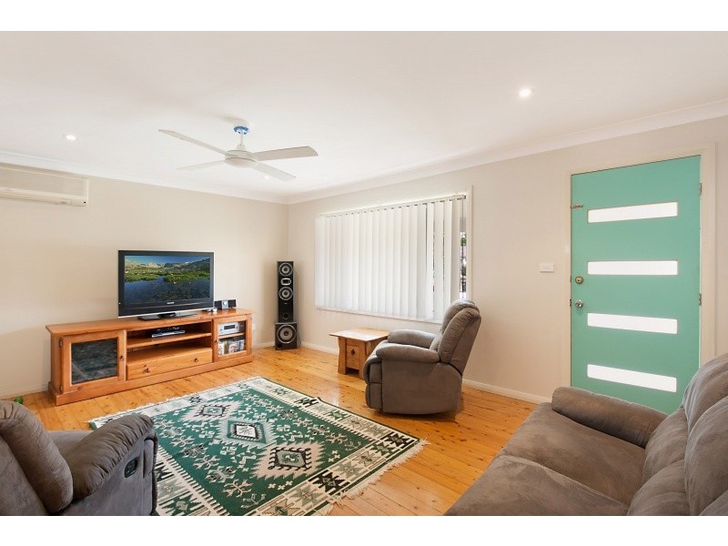 58 Kingsford Smith Dr, Berkeley Vale NSW 2261