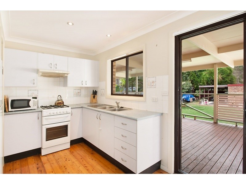 58 Kingsford Smith Dr, Berkeley Vale NSW 2261