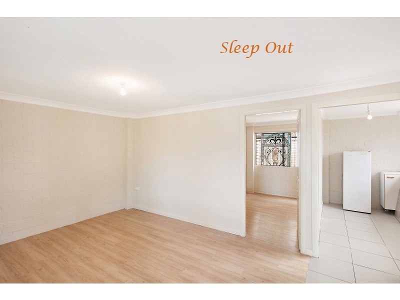 58 Kingsford Smith Dr, Berkeley Vale NSW 2261