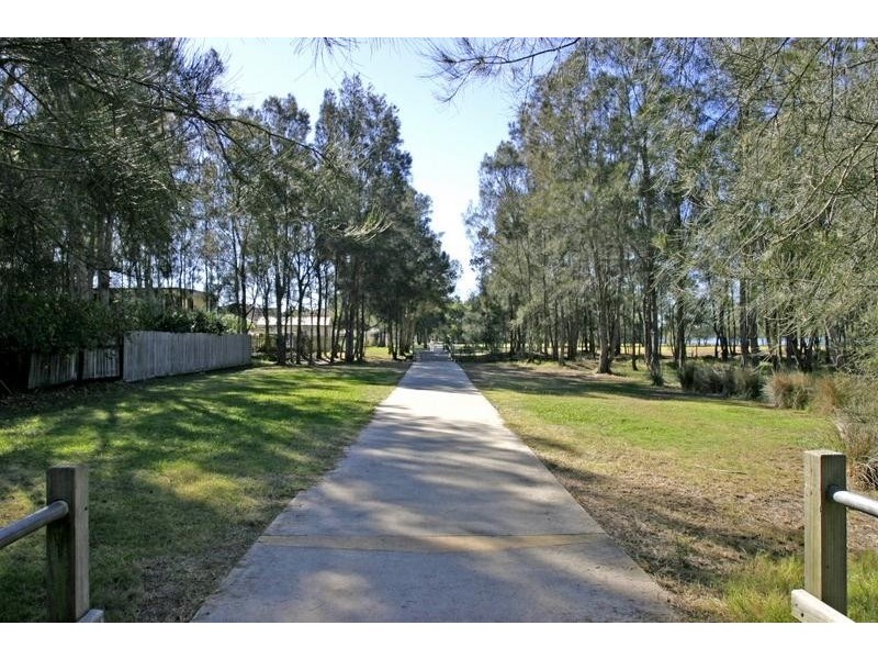 121 Lakedge Avenue, Berkeley Vale NSW 2261