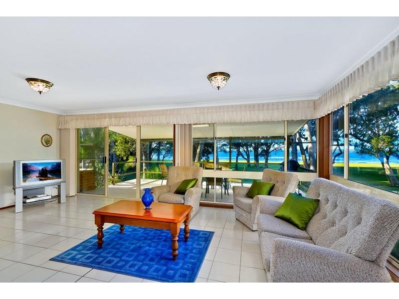 83 Natuna Av, Budgewoi NSW 2262