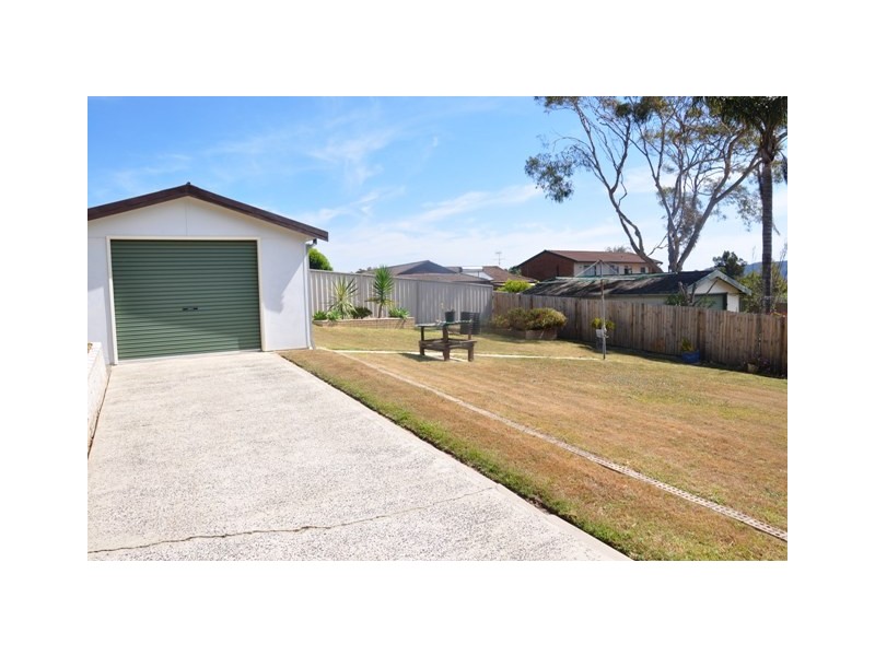 39 Barry Street, Bateau Bay NSW 2261