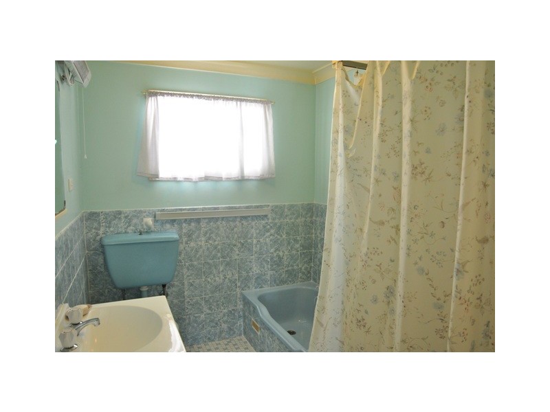 39 Barry Street, Bateau Bay NSW 2261