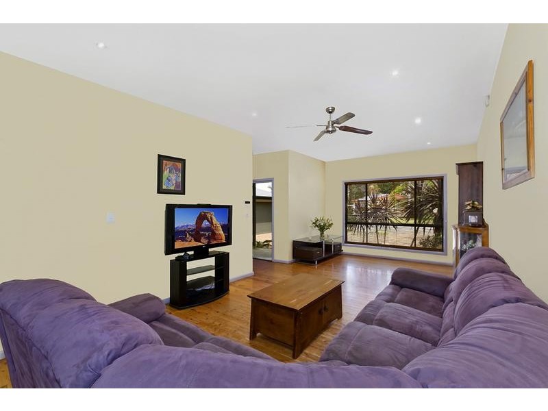 1 Elaine Avenue, Berkeley Vale NSW 2261
